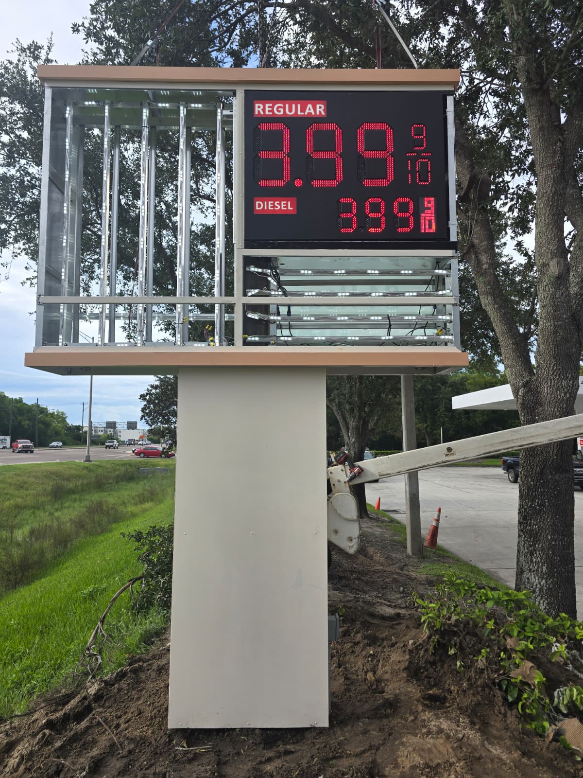 Commercial LED pole sign installed by King Signs Miami