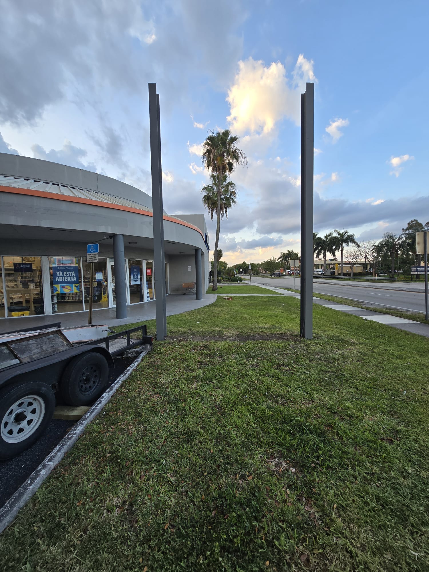 Palm Plaza multi-tenant sign before retrofit in Miami